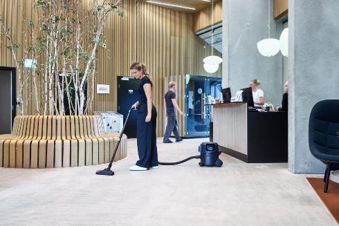 VP500-hotel-reception1-ps-WebsiteLarge-JLNUNCM